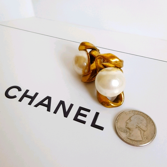 CHANEL RARE 1983Baroque Pearl Chunky Knot Earrings - Picture 2 of 16
